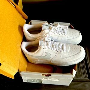 Nike size 11-1/2 Air Force 1 white/Pure Platinum